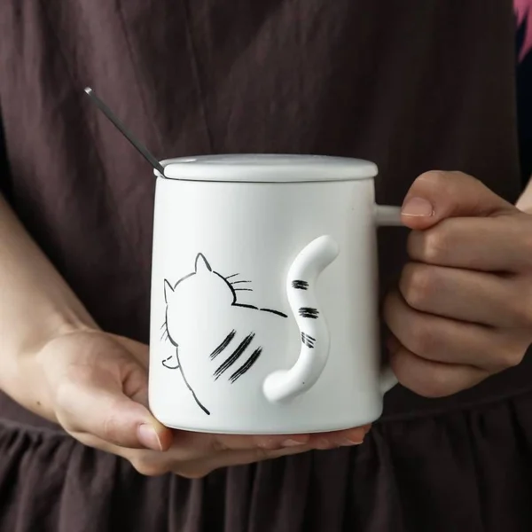 ลายแมวเหมียว พร้อมฝาปิดสีขาว และช้อนกาแฟ สำหรับใส่ชา กาแฟ เครื่องดื่มต่าง ๆ ทำจากเซรามิก ขนาดจุ 350ml